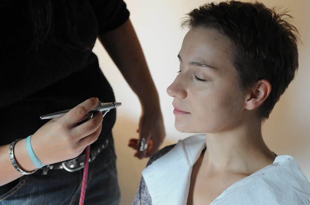 Anamaria Marinca sur le tournage du pilote d'"Un Nuage Dans Un Verre d'Eau"